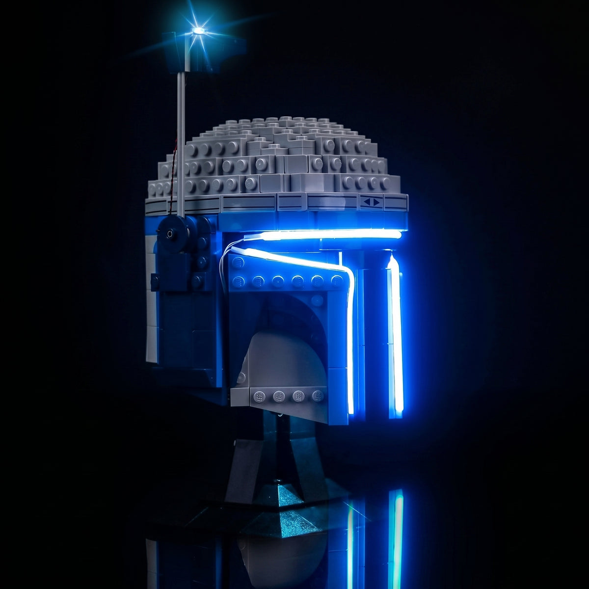 LEGO® The Mandalorian Helmet #75328 — warm LED glow detail (LED lighting kit)