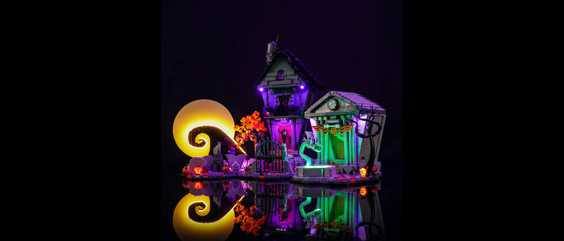 Kit LED pour LEGO® L'Étrange Noël de Monsieur Jack - Disney Tim Burton #21351 — lit with the LED light kit