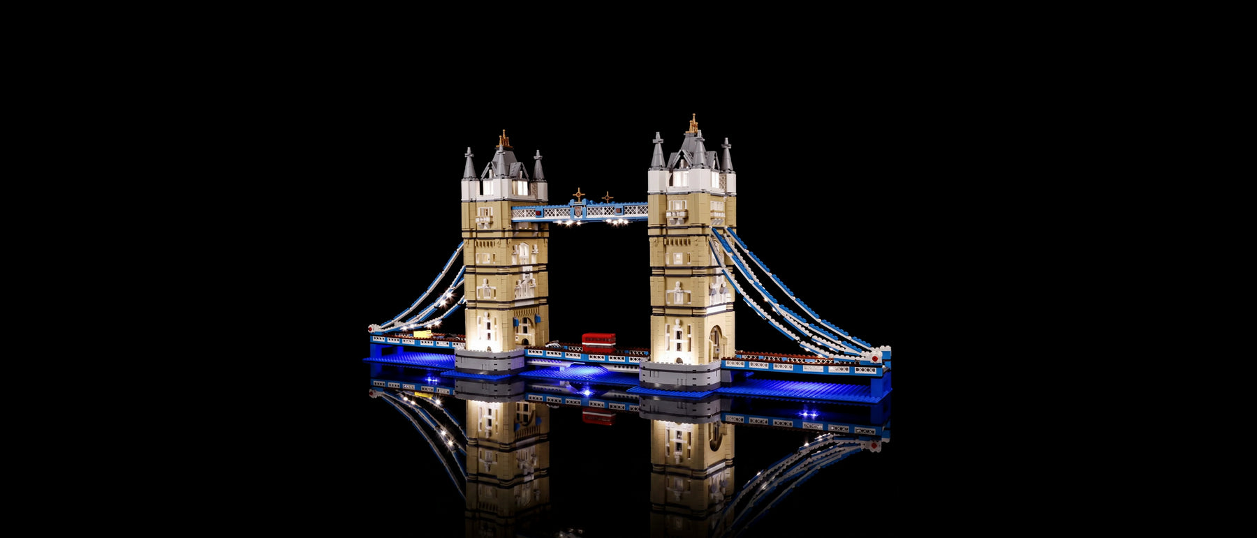 Kit LED pour LEGO® Le Tower Bridge #10214 — lit with the LED light kit