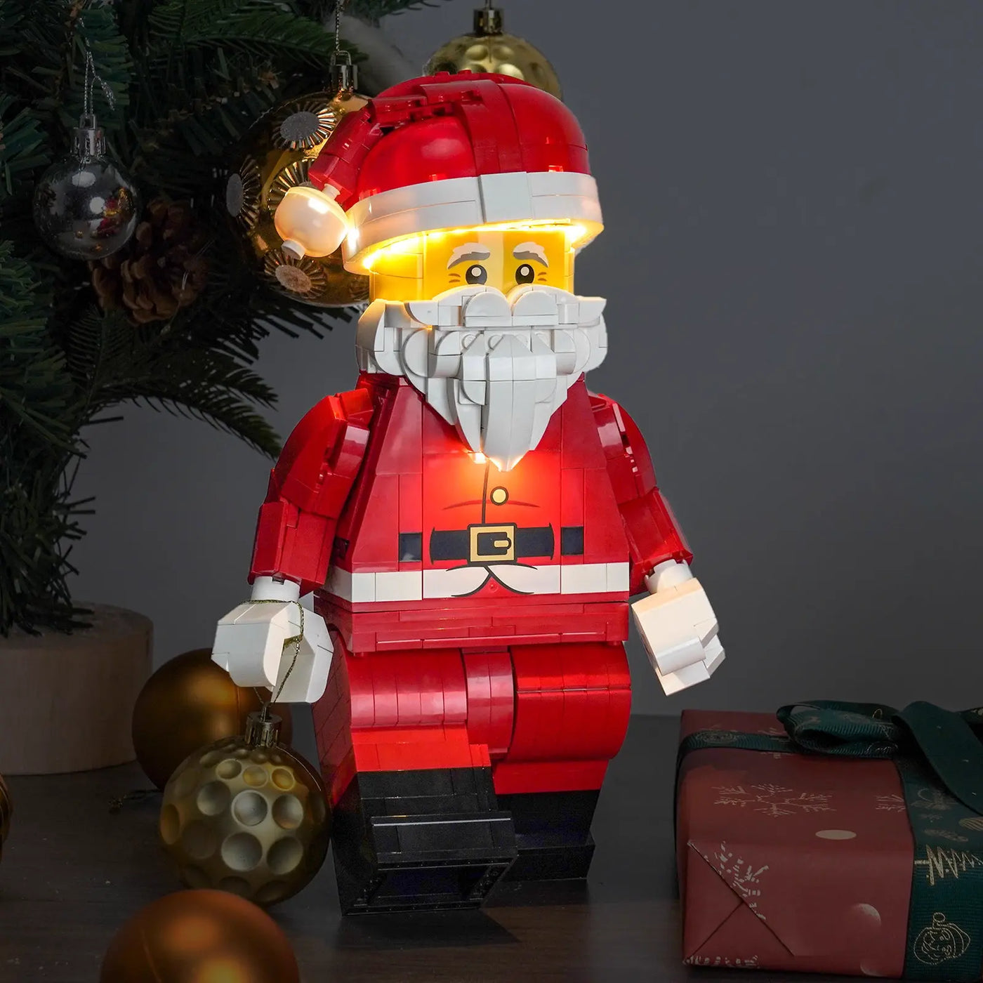 close-up of the LED lighting detail: Bright My Bricks LED lights for LEGO® Up-Scaled Santa Minifigure #40820