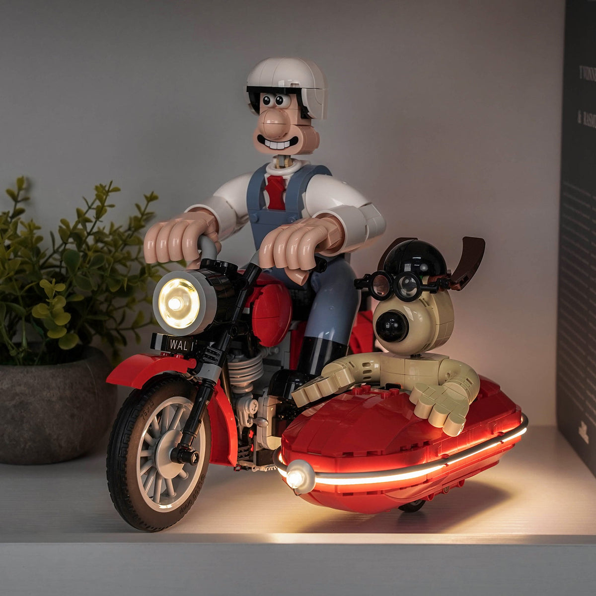 LED-Kit für LEGO Wallace & Gromit 21371, leuchtender Motorradscheinwerfer und Beiwagen im Regal