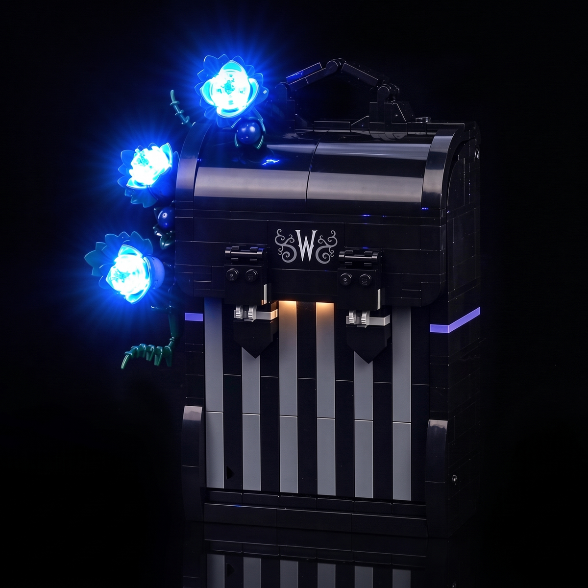 Vue studio de face du kit LED LEGO® Le sac à dos de Mercredi #76787