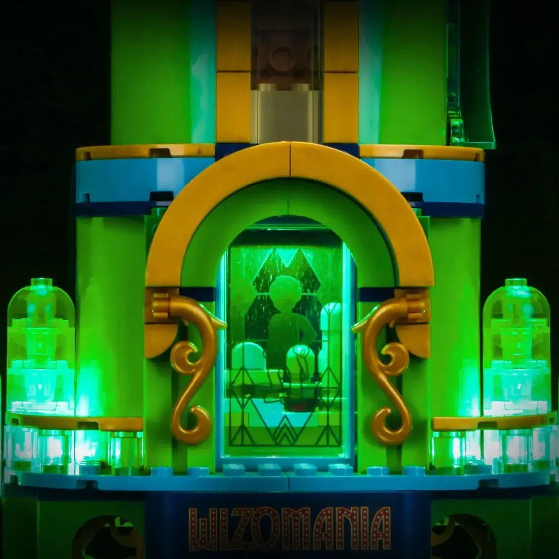 Light Kit LEGO Wicked Welcome to Emerald City #75684 display view