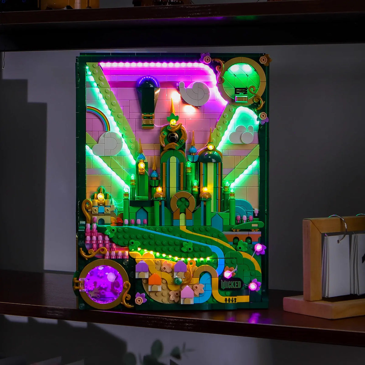 LEGO® Wicked Welcome to Emerald City #75684 — lighting effect on the build (LED light kit)