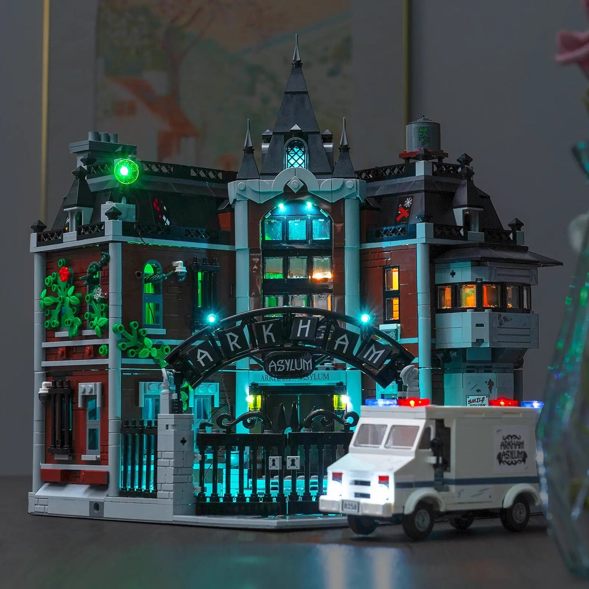 Unheimlicher, vergitterter Eingang — LED-Beleuchtungsset für LEGO® Arkham Asylum™ #76300